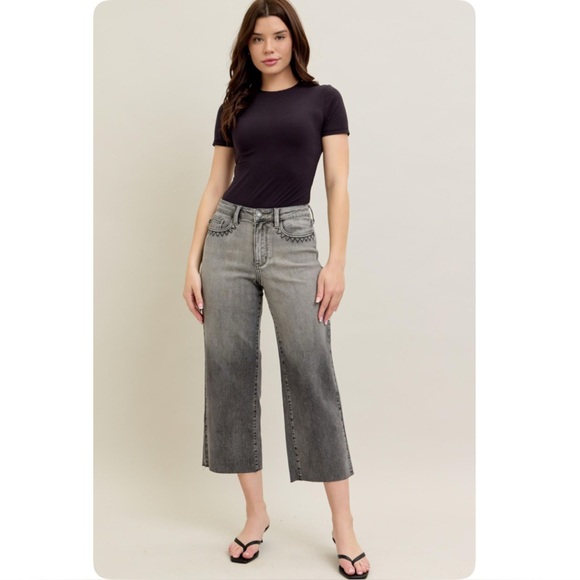 JUDY BLUE HW Vintage Grey Wash Front Pocket Embroidery Crop Wide Leg Capris - Picture 1 of 11